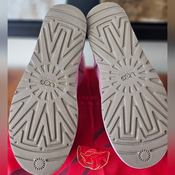 💯AUTHENTIC PINK UGG BOOTS - Picture 4 of 6